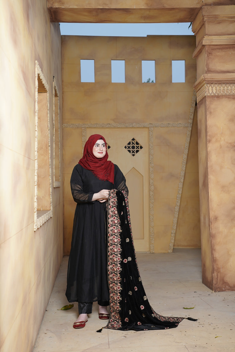 BLACK VELVET SHAWL WITH TILLA - HS003